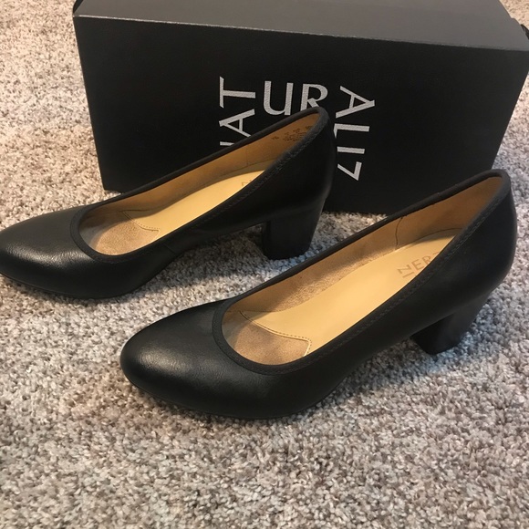 Naturalizer Black Heels Size 7 - Picture 2 of 5